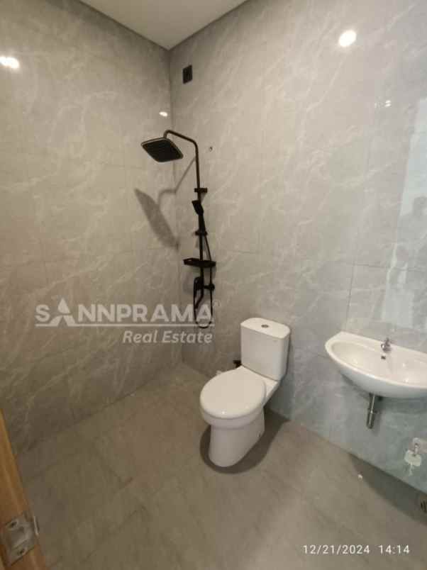 dijual rumah tangkapan jaya pancoran