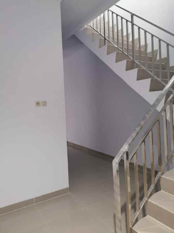 dijual rumah teluk gong jakut hadap utara shm