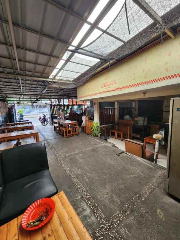 dijual rumah tempat usaha di karawitan