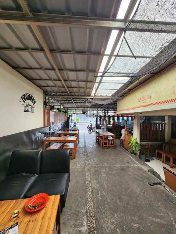 dijual rumah tempat usaha di karawitan