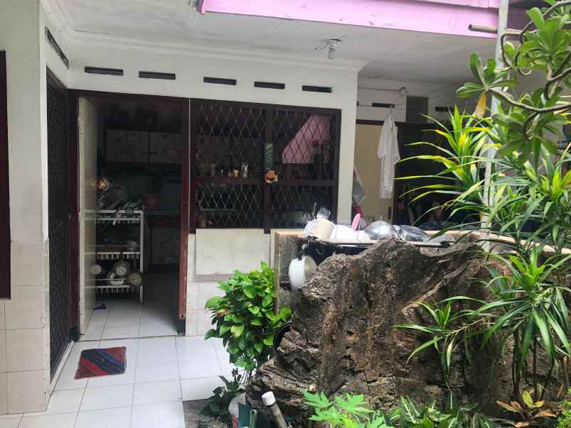 dijual rumah tenggilis mejoy 12