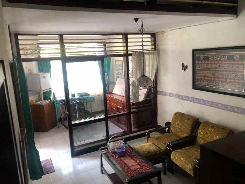 dijual rumah tenggilis mejoy 12