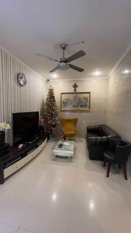 dijual rumah terracce mumbul taman