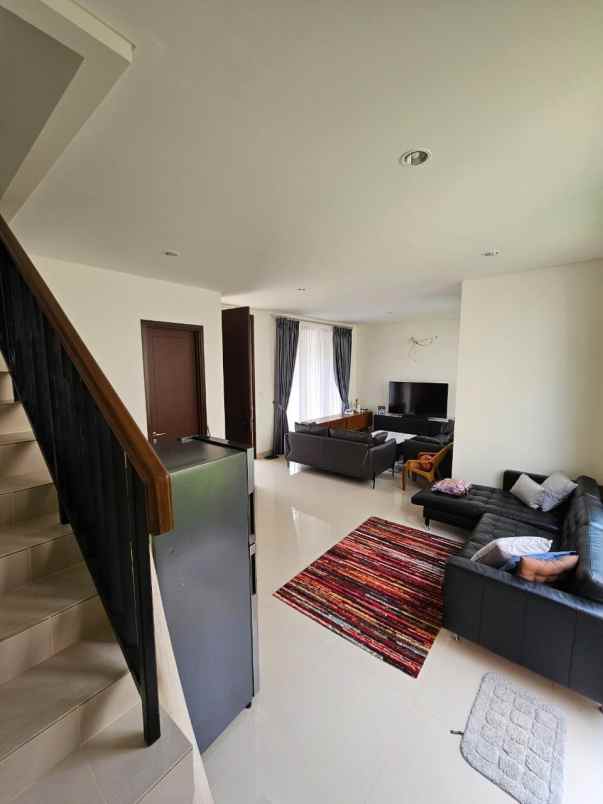 dijual rumah the mahogany residence