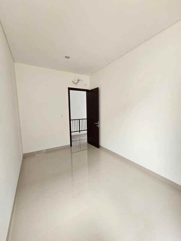 dijual rumah the mahogany residence