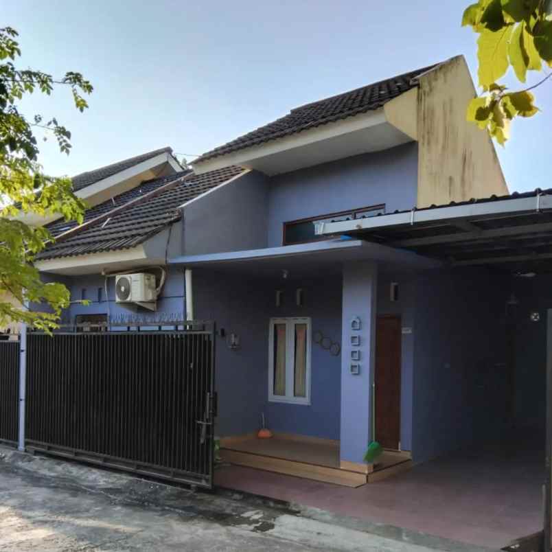 dijual rumah utara pasar pleret