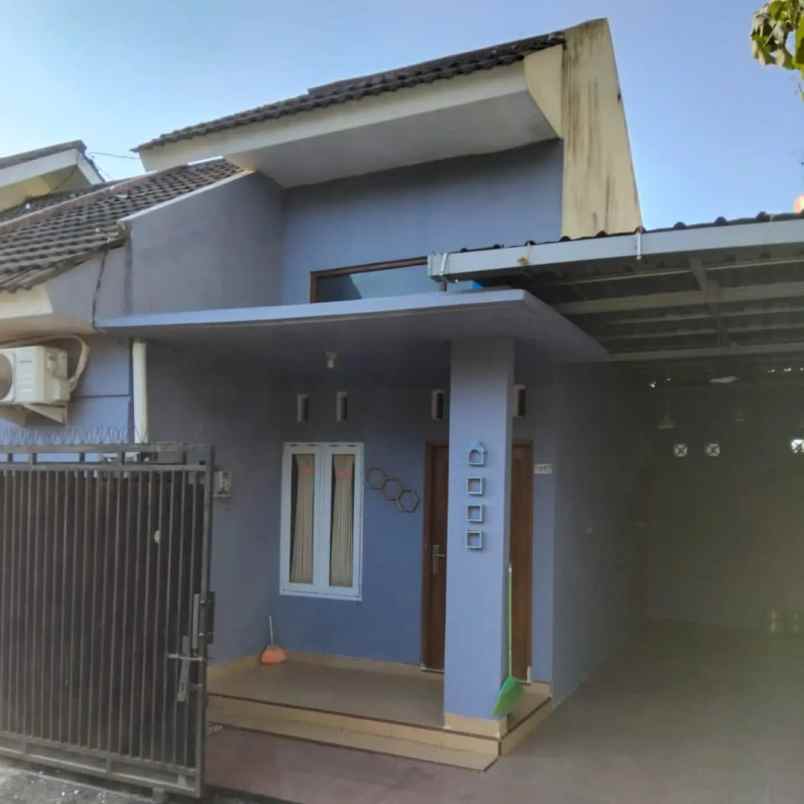 dijual rumah utara pasar pleret