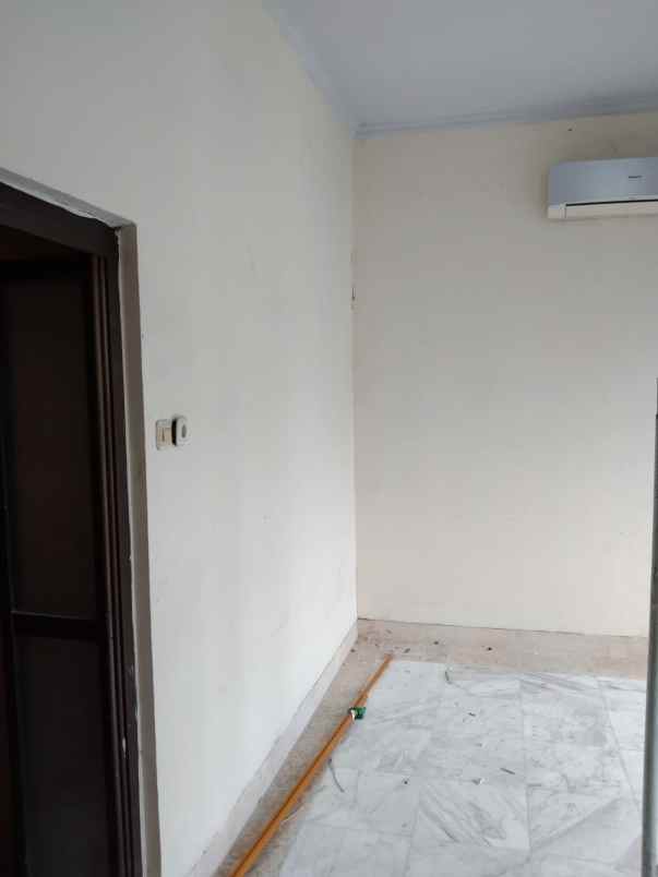 dijual rumah villa bukit indah