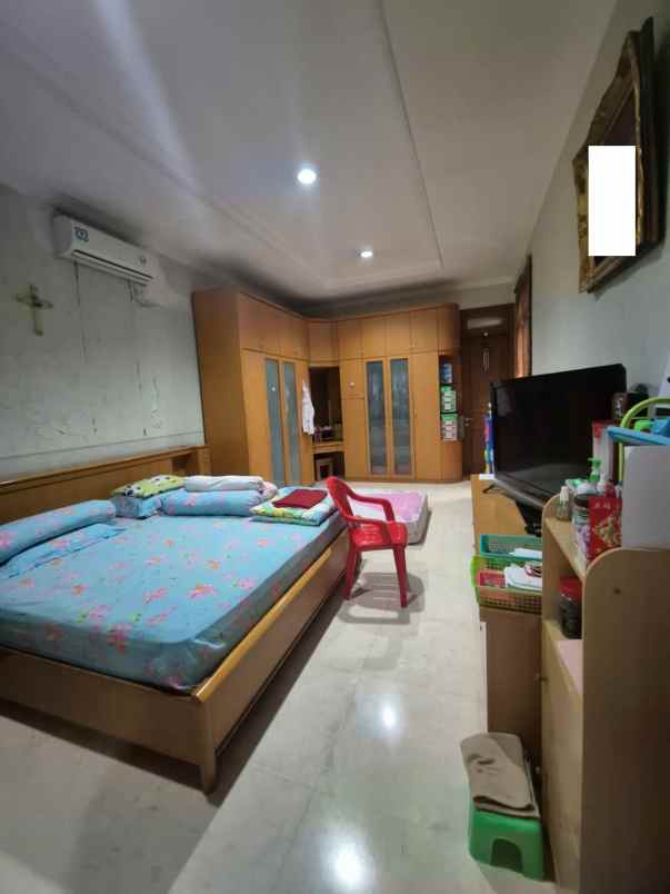 dijual rumah villa gading indah kelapa