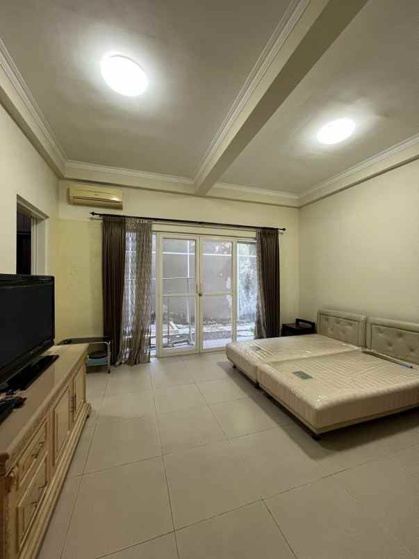 dijual rumah villa grand sungkono