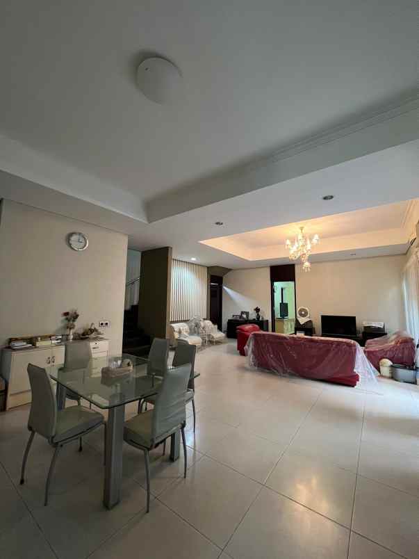 dijual rumah villa grand sungkono