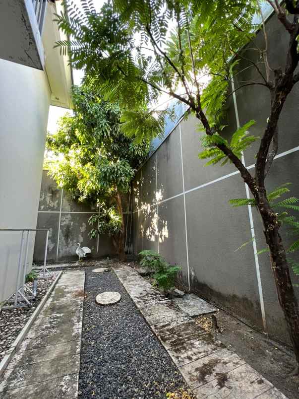 dijual rumah villa grand sungkono