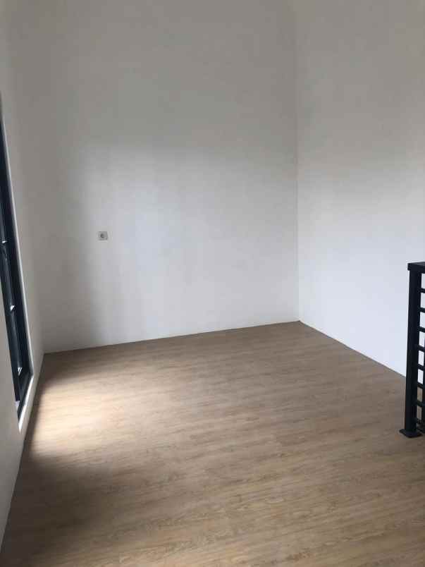 dijual rumah wisma tirta agung