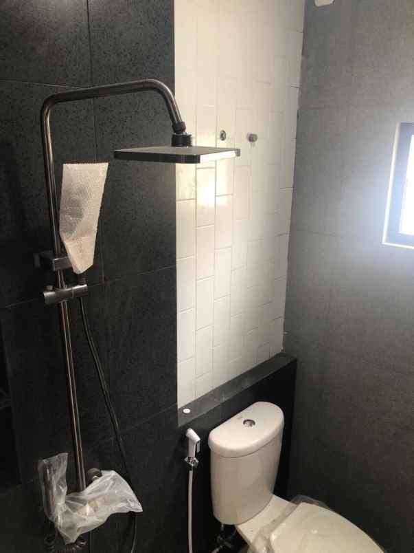 dijual rumah wisma tirta agung