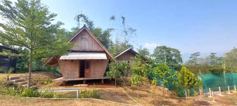 dijual villa desa margahurip banjaran