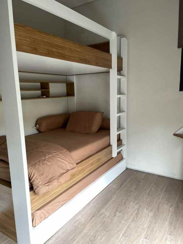 dijual villa full furnish lokasi kota batu