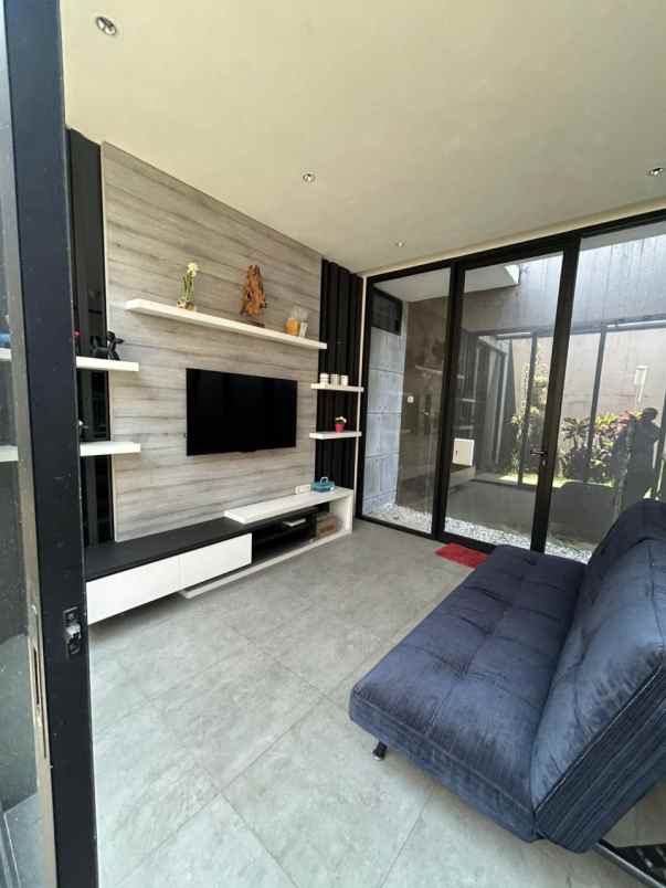 dijual villa full furnish lokasi kota batu