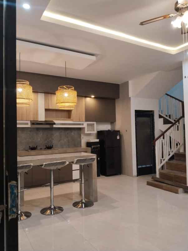 dijual villa jalan nuansa kori