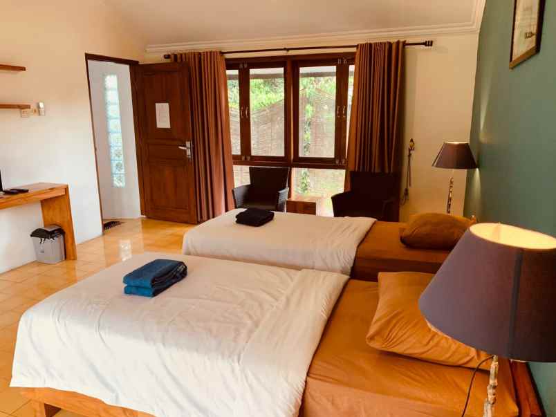 dijual villa jl ngadinegaran