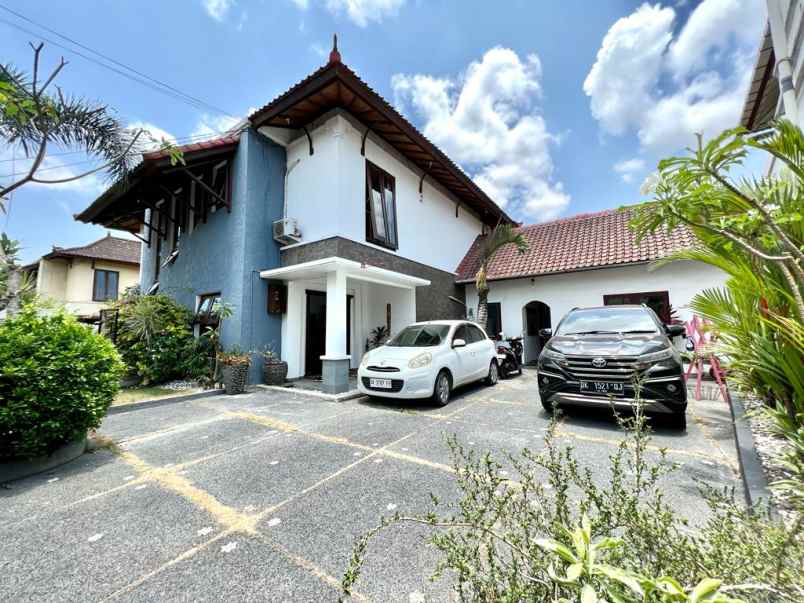 dijual villa jln padonan