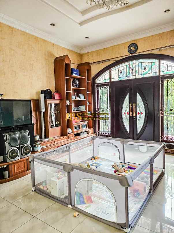 dijual villa komplek cemara asri