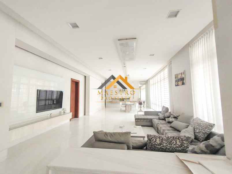 dijual villa komplek cemara asri jalan