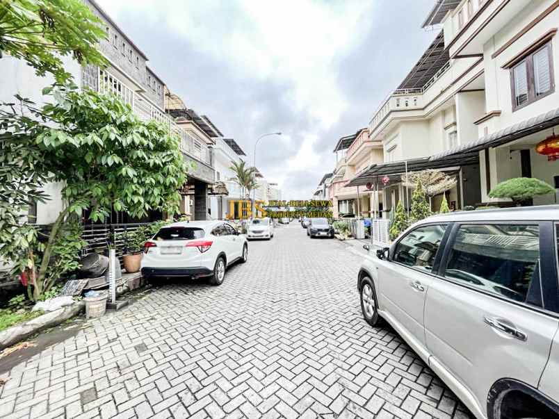 dijual villa komplek cemara asri jalan