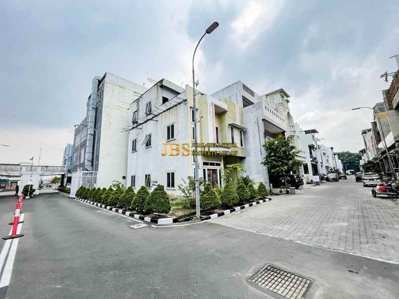 dijual villa komplek grand cemara asri