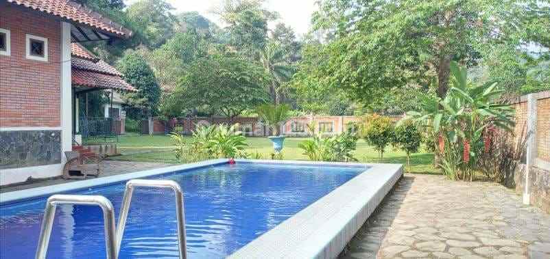 dijual villa mega mendung