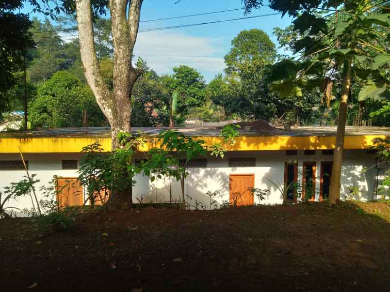 dijual villa mega mendung