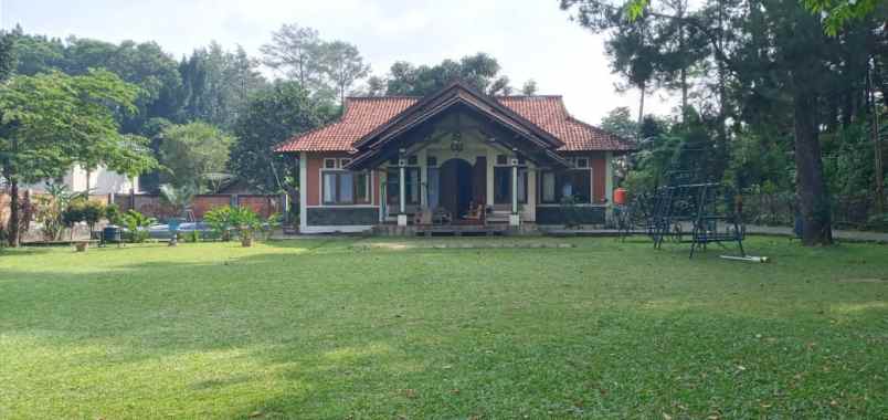 dijual villa mega mendung