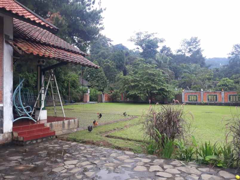 dijual villa mega mendung