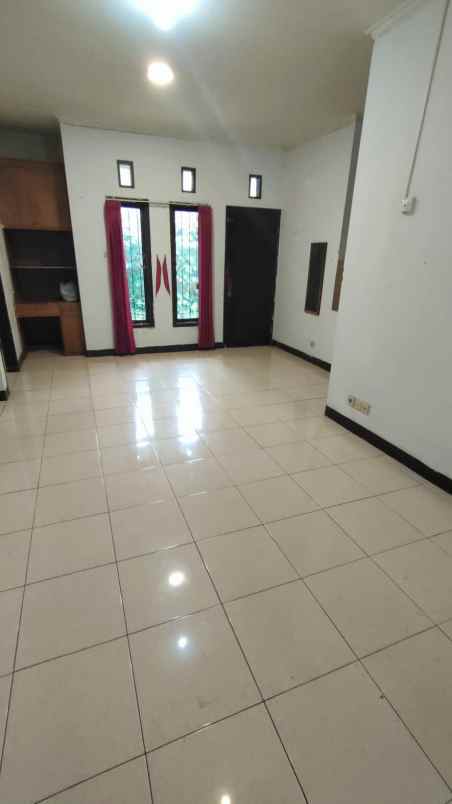 disewakan rumah di sariwangi atas