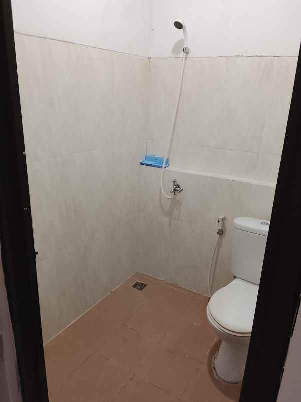 disewakan rumah jl cihanjuang mainroad