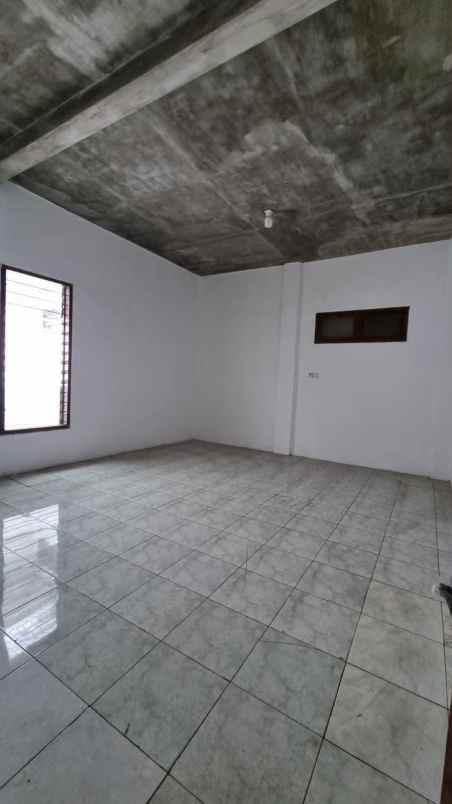 disewakan rumah jl raya jemursari