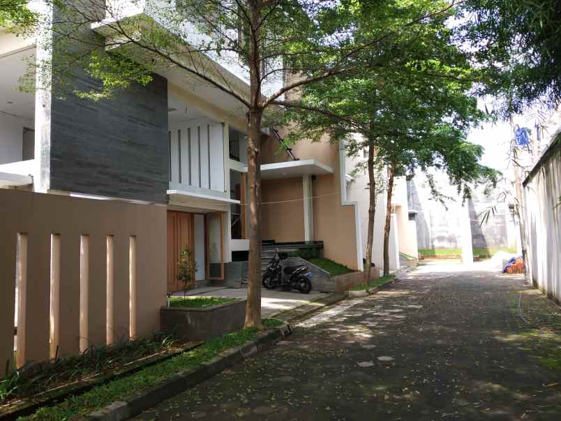 disewakan rumah jl wr supratman kamp utan