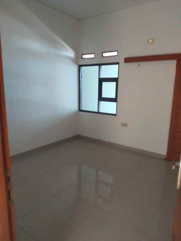 disewakan rumah sariwangi selatan