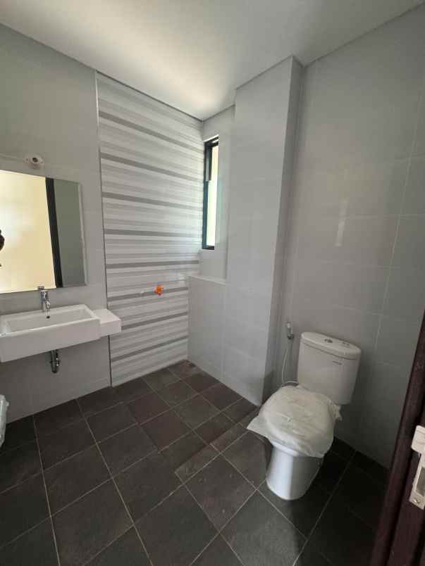 disewakan rumah suvarna sutera cluster