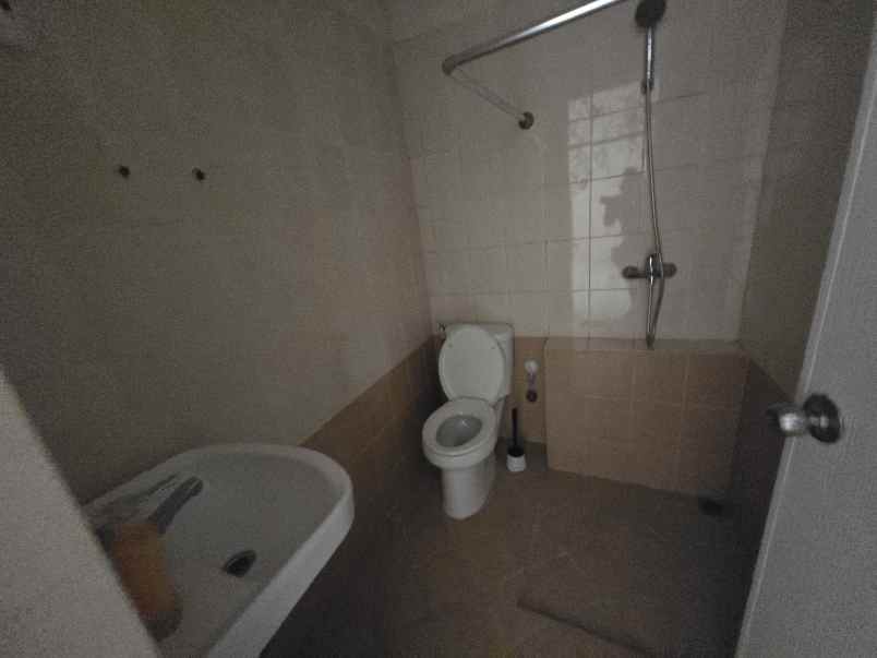 disewakan rumah suvarna sutera cluster bayu