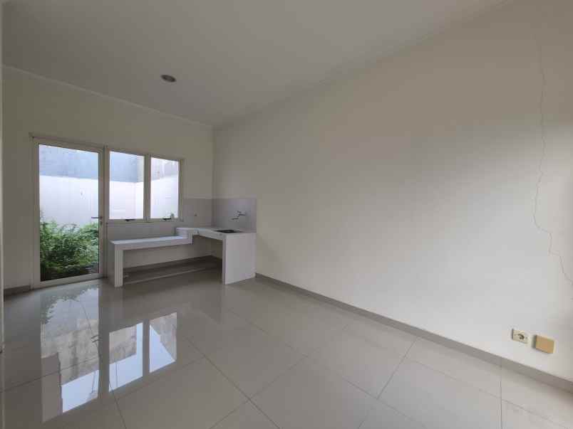 disewakan rumah suvarna sutera tangerang