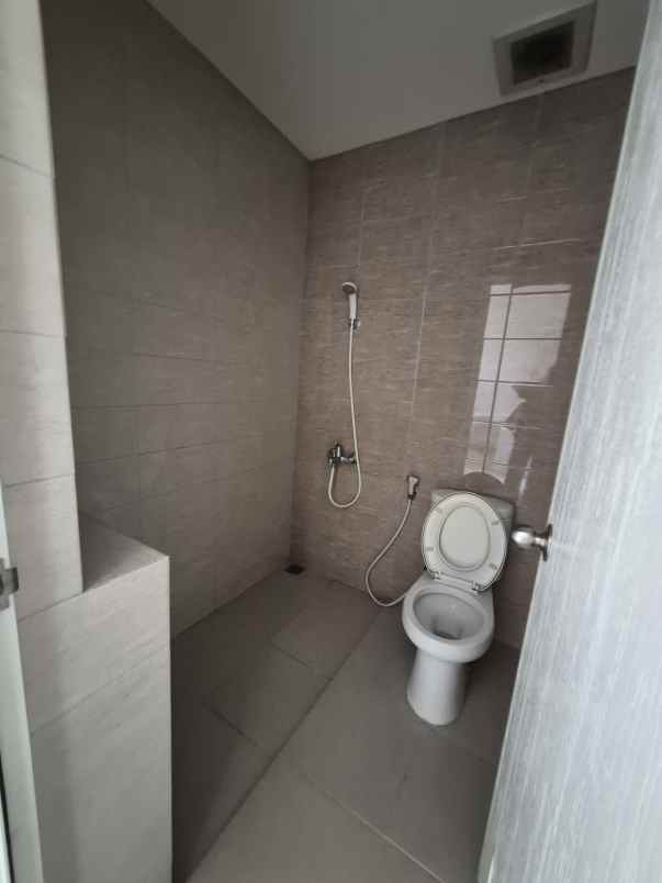 disewakan rumah suvarna sutera tangerang