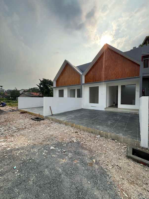 jual rumah rooftop di cipedak jagakarsa