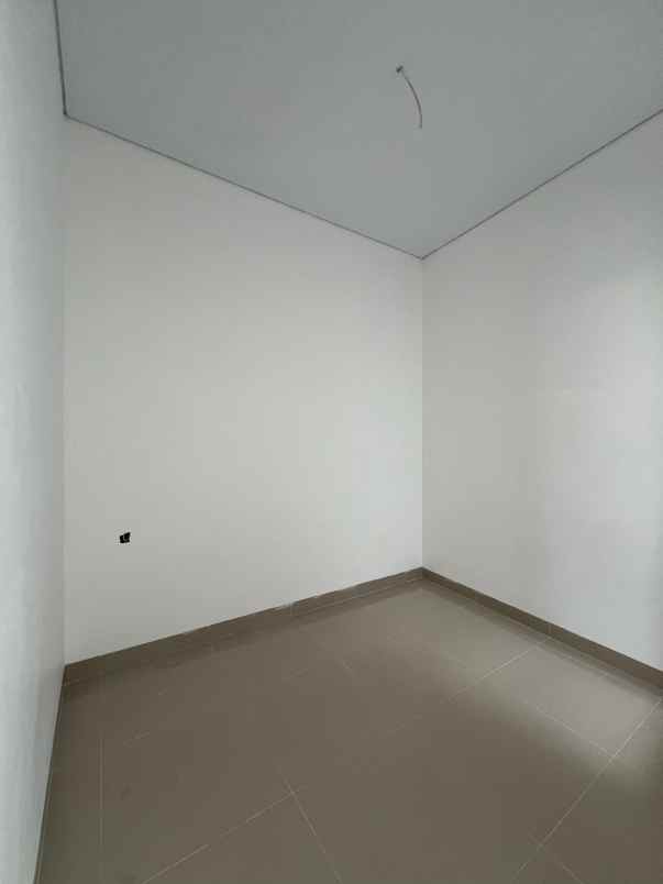 jual rumah rooftop di cipedak jagakarsa