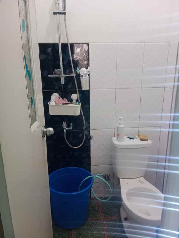 over kredit 160jt rumah 3 lantai di cilodong depok