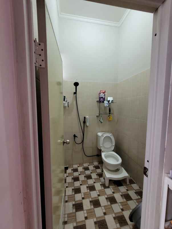 over kredit 65jt rumah cantik siap huni di sawangan