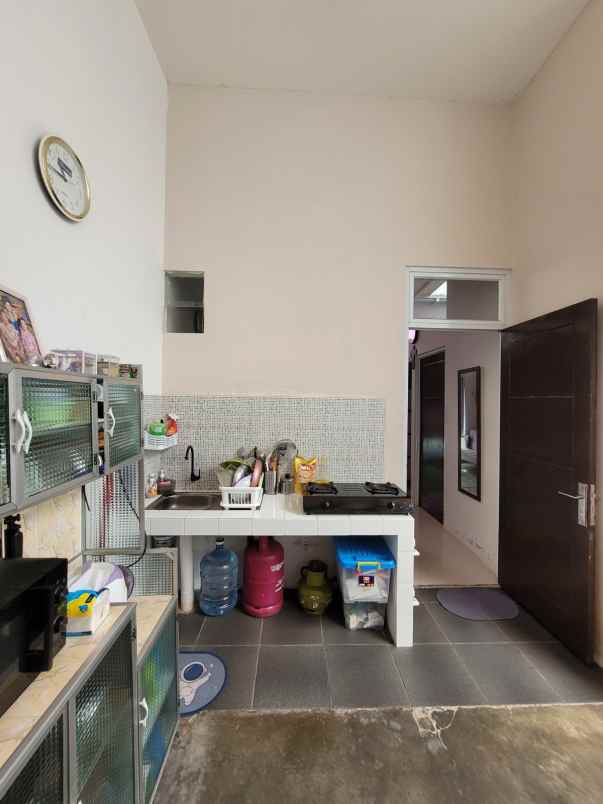 over kredit 65jt rumah cantik siap huni di sawangan