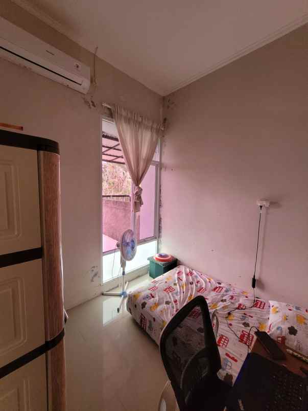 over kredit 65jt rumah cantik siap huni di sawangan