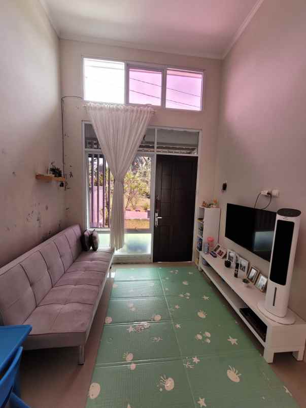 over kredit 65jt rumah cantik siap huni di sawangan