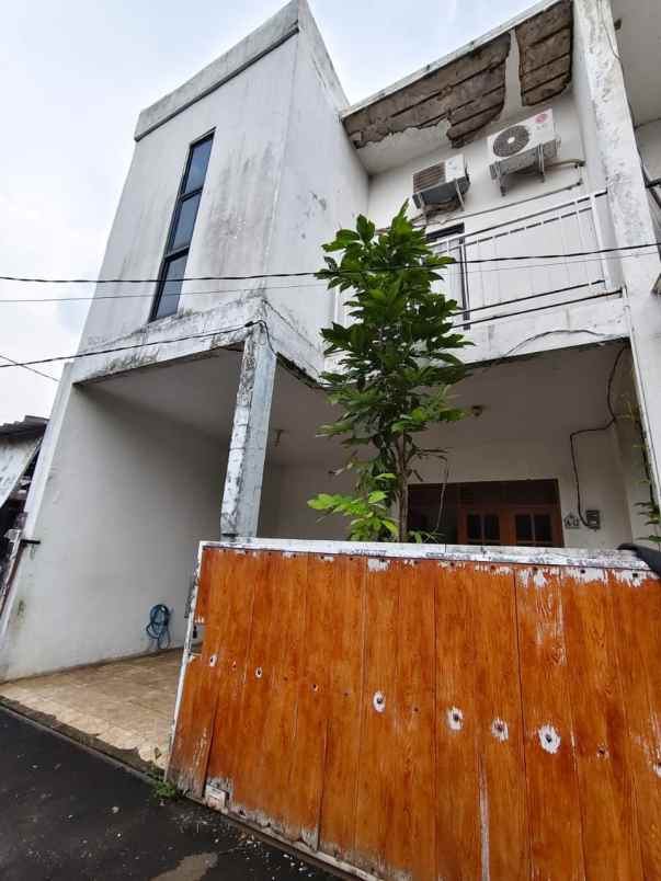 over kredit murah jual bu rumah strategis di depok