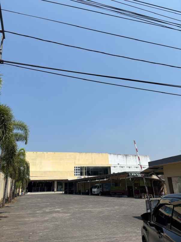 ruang usaha dijual raya kis mangunsarkoro bondowoso
